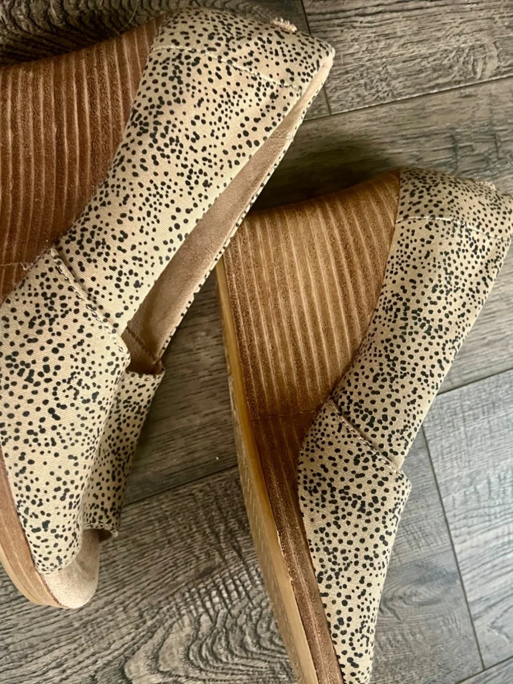 2 pair Tom’s wedge heels denim metallic copper and animal print EUC size 8